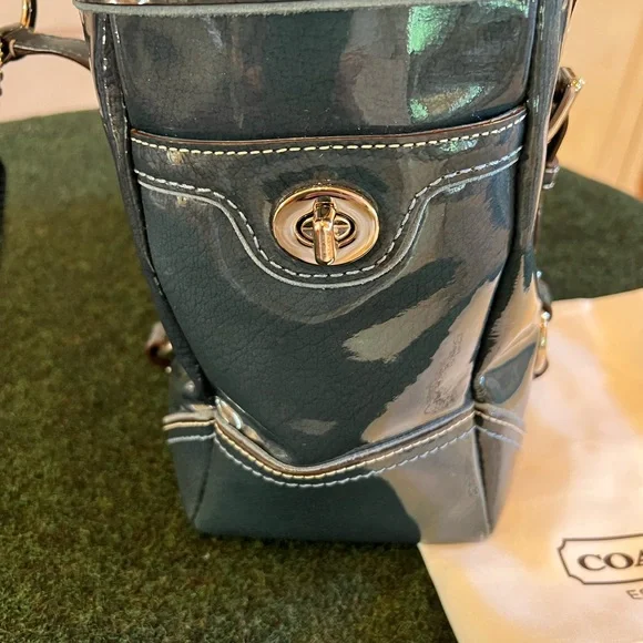 Coach patent leather small tote - Picture 5 of 8